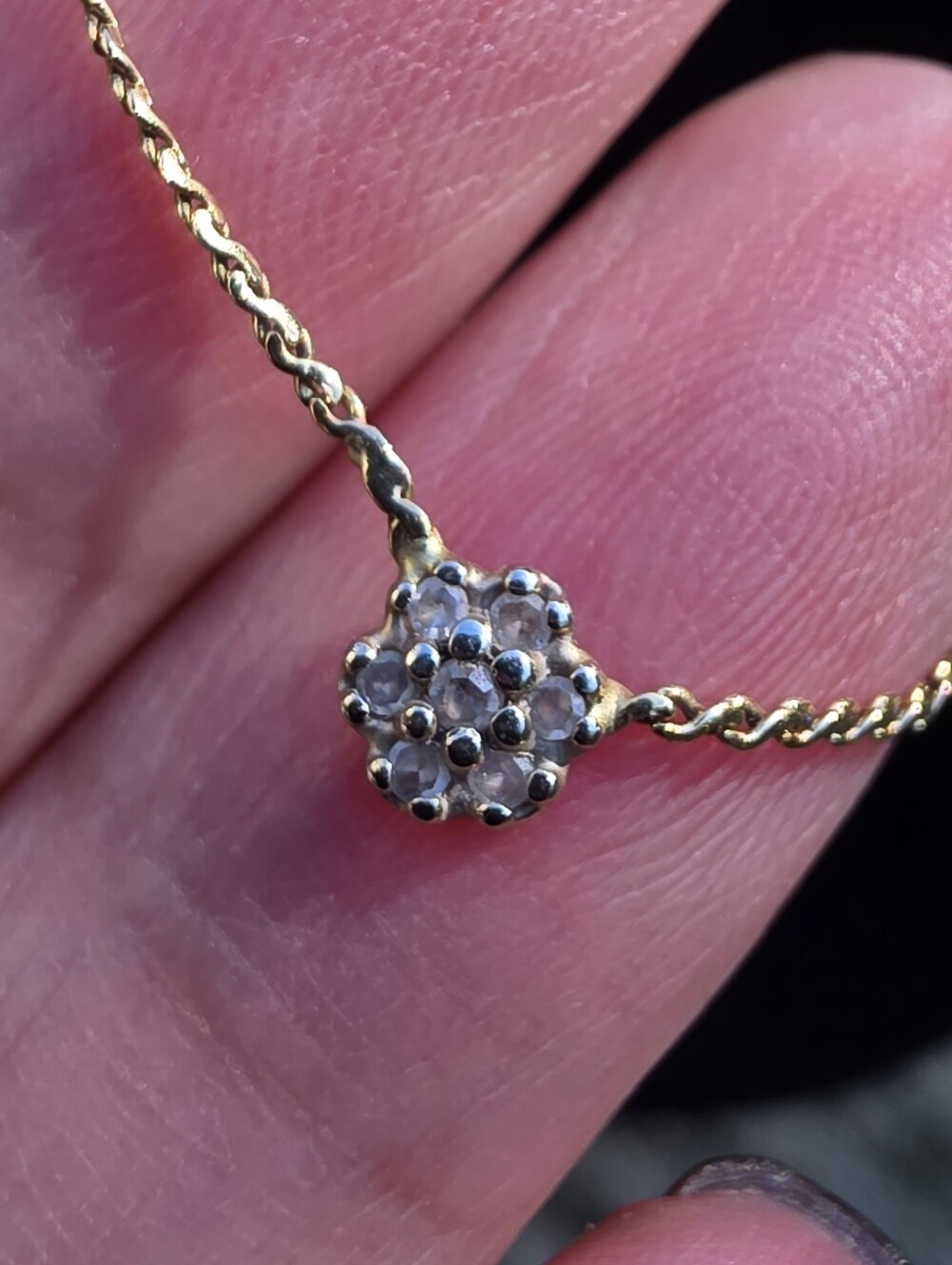 1.92 Gram Delicate Vintage 14kt Gold Flower Cluster Necklace Clear Stones - Picture 8 of 14